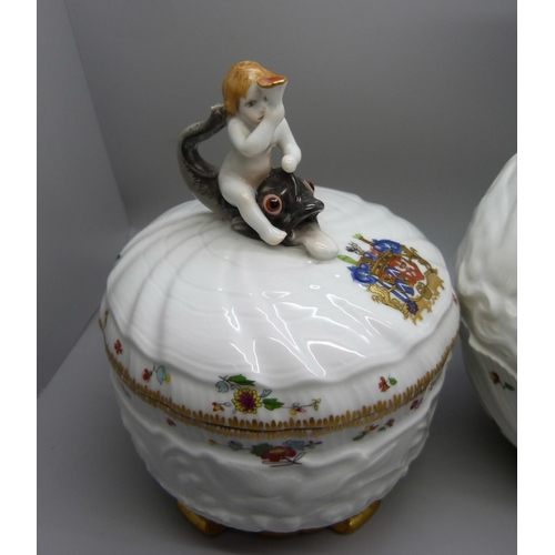 832 - A Mottaheden Portugal tea service, The Nelson Rockefeller Collection, reproduction of the Meissen Sw... 