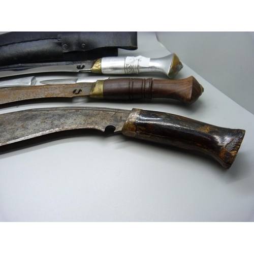 845 - A kukri and two others lacking scabbards