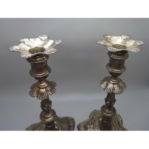 850 - Two silver candlesticks, one marked London 1762,  one marked London 1777, total weight 1079g