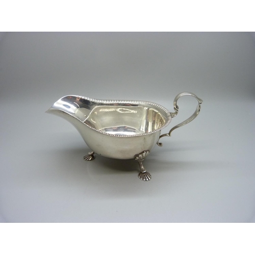 855 - A silver sauce boat, Sheffield 1940, Mappin & Webb, 118g