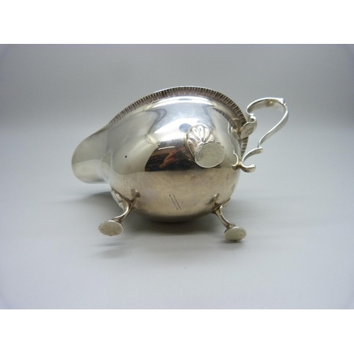 855 - A silver sauce boat, Sheffield 1940, Mappin & Webb, 118g