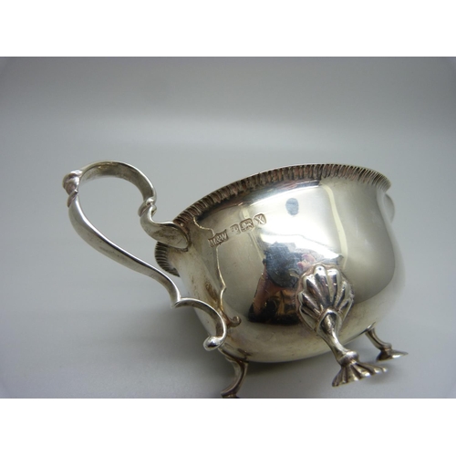 855 - A silver sauce boat, Sheffield 1940, Mappin & Webb, 118g