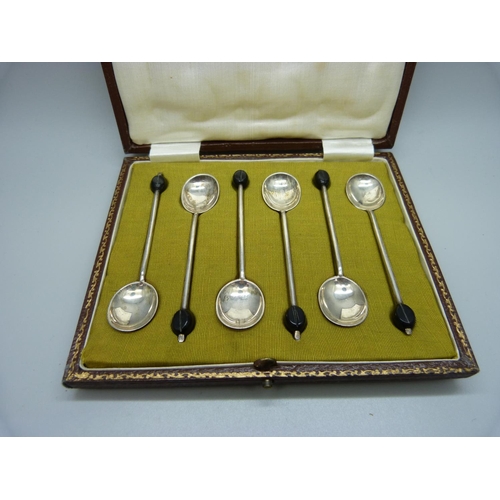 865 - A set of six silver coffee bean spoons, Sheffield 1921, 50g