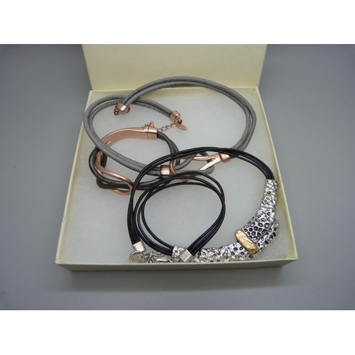 903 - Danish designer jewellery, Dansk Smykkehunst boxed necklace and a bracelet and necklace