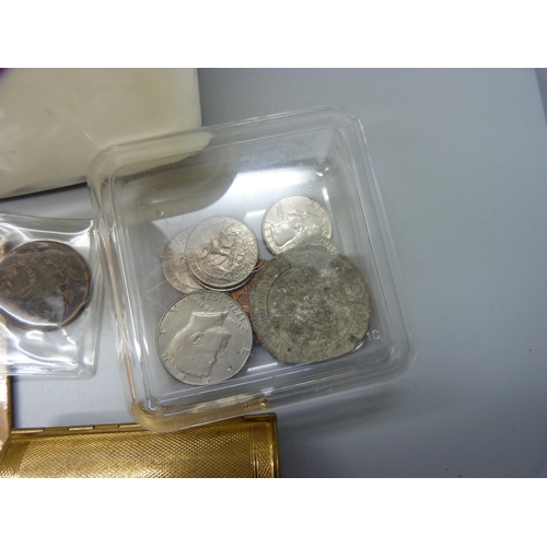 911 - A box of mixed British and foreign coins