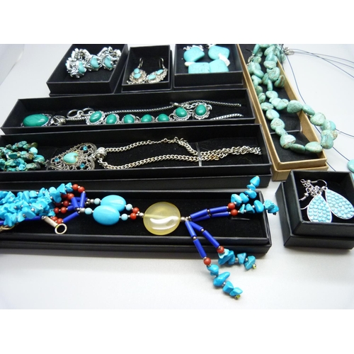 914 - Turquoise and malachite jewellery