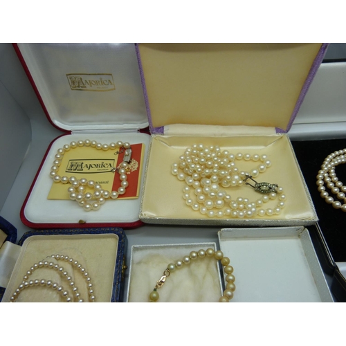 921 - Boxed pearls including Mallorca and 9ct gold and silver mounted