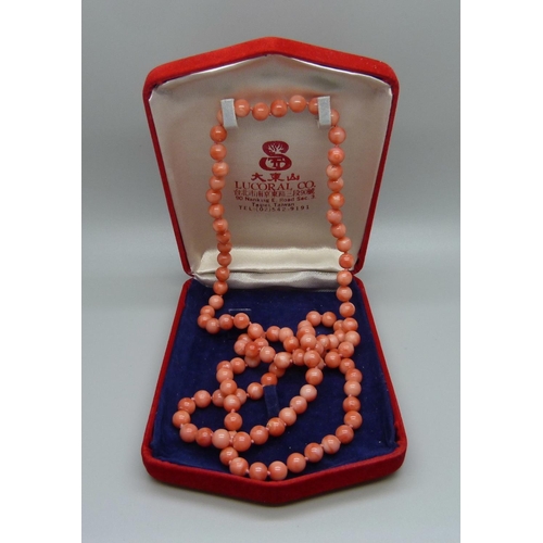 941 - A Taiwan coral necklace in original box