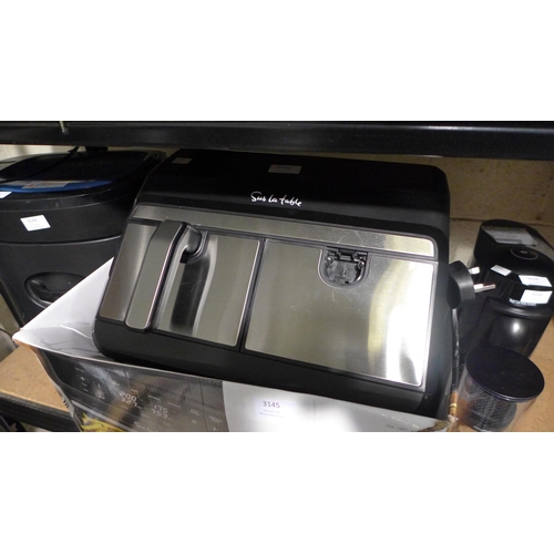3216 - Sur La Table Air Fryer - Damaged Handle - (279-304)   * This lot is subject to vat