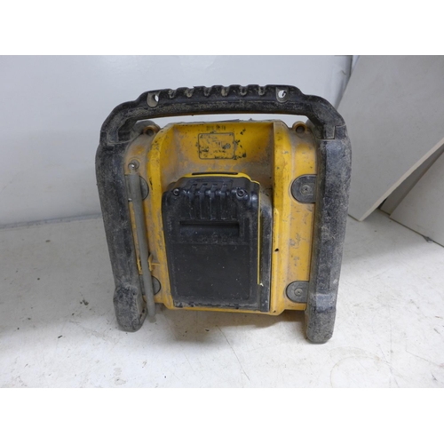 2036 - Dewalt site radio and battery radio working