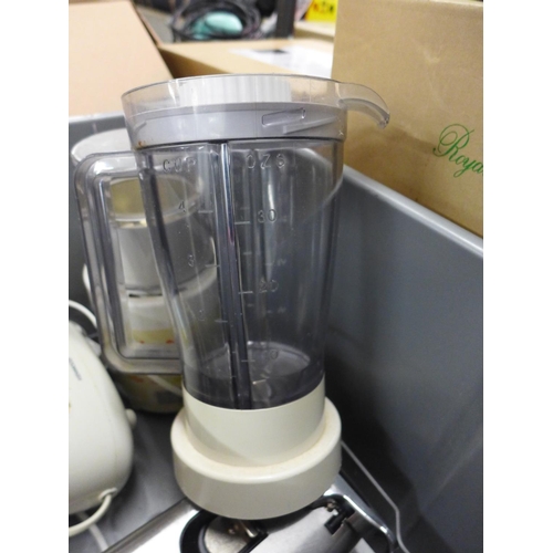 2065 - Moulinex food grinder with liquids cup, Kenwood chopper shredder and electric can opener