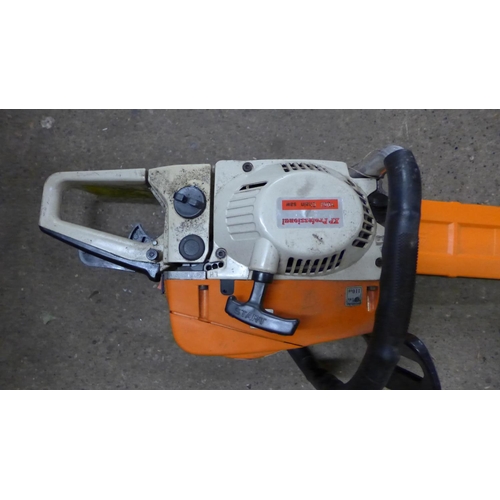 2121 - Professional chainsaw