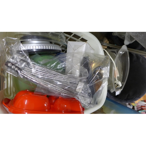 2172 - Household bundle; 3 boxes including brassware, roasting tins, Pyrex dishes, 2 steamers, tent, large ... 