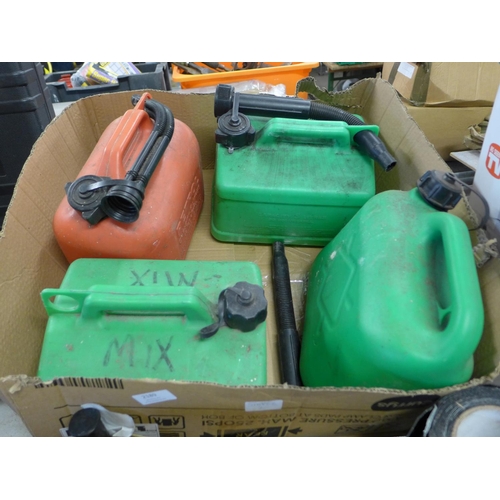 2189 - Building job lot: 2 rolls of armoured cable, totalling 40m, consumer unit, flashing and lead , qty. ... 