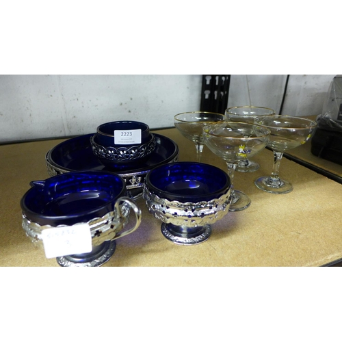 2223 - Four Babycham glasses and blue vase set