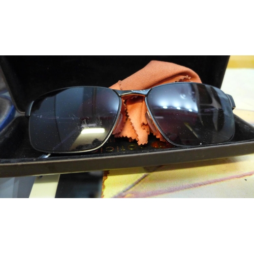 2256 - Rayban sunglasses and Jeff Banks sunglasses