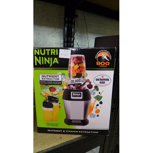 2290 - Van Chef ice cream maker, Nutri Ninja & beach mats