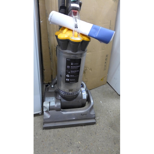 2318 - Dyson DC33 upright vacuum cleaner