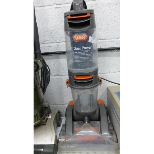 2321 - Vax duel power carpet washer