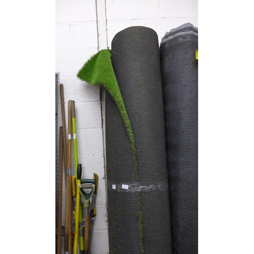 2348 - Artificial grass, 7m x 2m