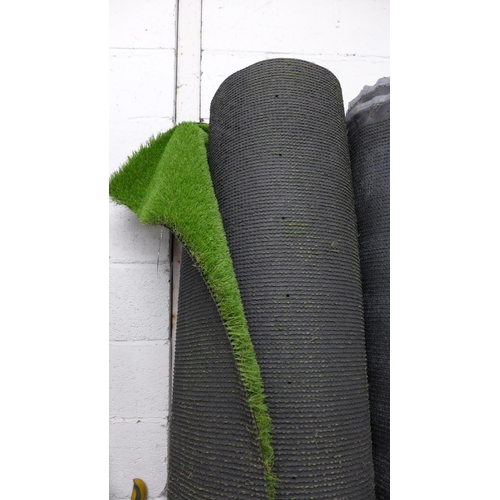 2350 - Artificial grass, 5m x 2m