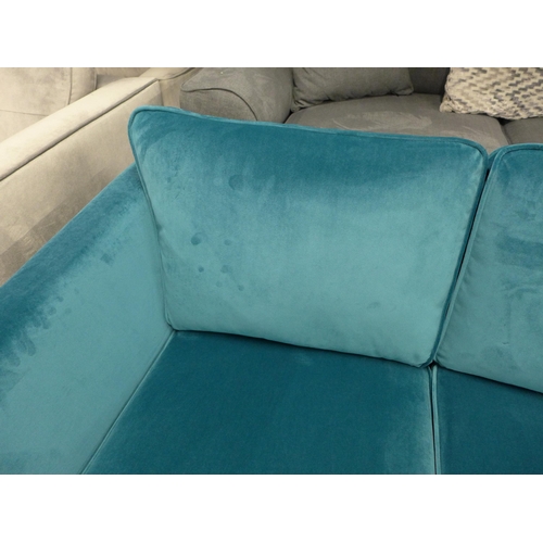 1421 - A turquoise velvet two seater sofa