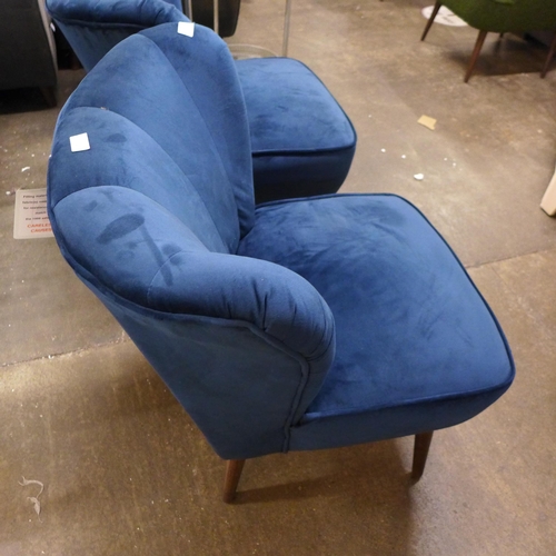 1453 - A deep blue velvet side chair