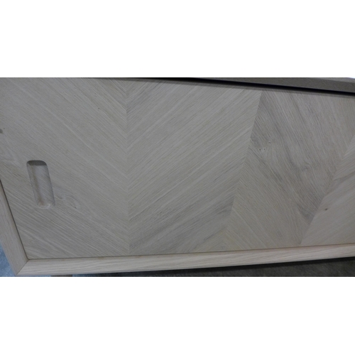 1471 - An oak sliding door TV stand * this lot is subject to VAT