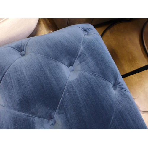 1481 - A blue velvet buttoned footstool