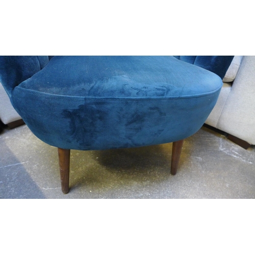 1496 - A deep blue velvet shell chair