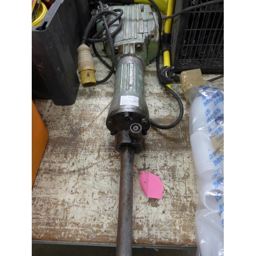 2136 - Hammer drill, V-Tuf M class mini hoover