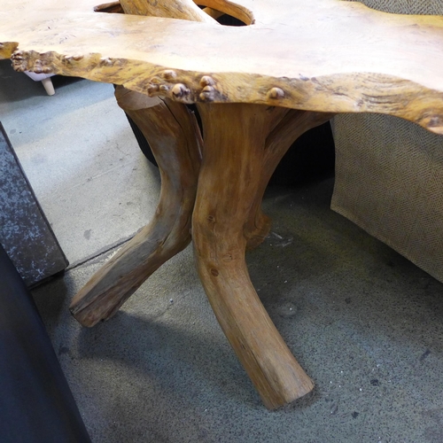 1586 - A rootwood centre table