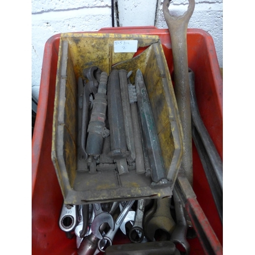 2254 - Qty. of hand tools inc. Record 930 bolt cutters, spanners, monkey wrench, bolt cutter, etc.