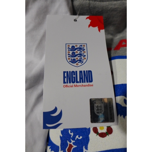 3204 - Box of England 3 Lions official merchandise clothing including hoodies and t-shirts - mix of sizes, ... 