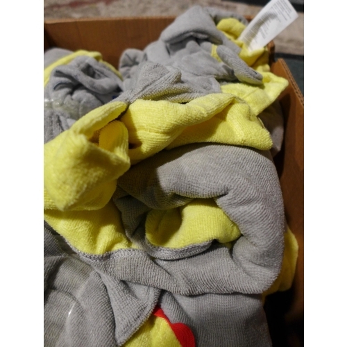 3222 - Box of kids Elephant, wearable hooded towels  *This lot is subject to VAT