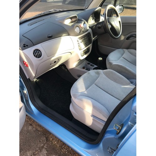 2438 - Citroen C3 Exclusive 1.4cc diesel hatchback. Mileage: 91,601, short MOT till early February, recentl... 