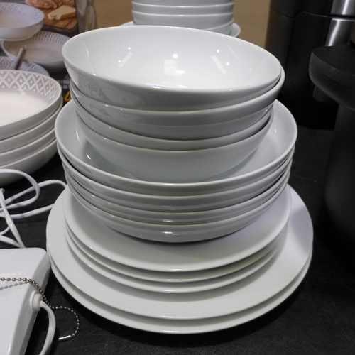 3360 - Denby White Dinner Ware  Porcelain, Original RRP - £47.99 +VAT (280 -618) *This lot is subject to VA... 