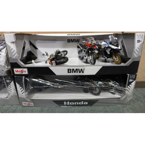 3450 - 4x Maisto Motorcycles, Toy Bin Truck -  (280 -403) *This lot is subject to VAT