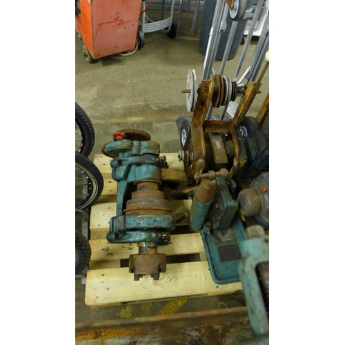 2153 - Lee & Hunt industrial lathe with attachments