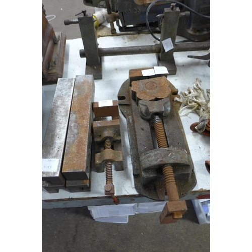 2195 - Engineering job lot: 2 sets of cast parallel engineer's bars, large engineer's vice and ratchet hand... 