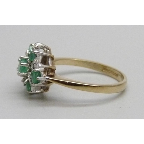 1022 - A 9ct gold, diamond and emerald ring, 2.3g, K