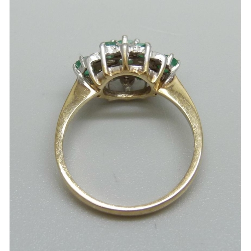 1022 - A 9ct gold, diamond and emerald ring, 2.3g, K