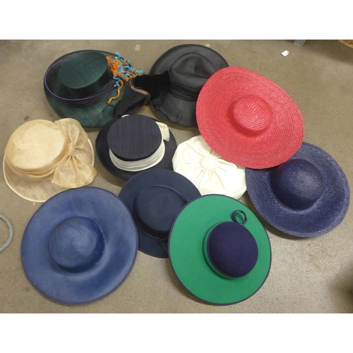 1047 - A collection of wedding and special occasion hats and hat boxes **PLEASE NOTE THIS LOT IS NOT ELIGIB... 