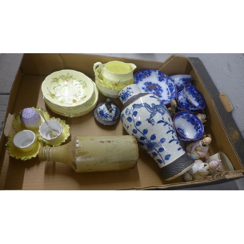 1053 - A box of mixed china, Davenport Nankin part tea set, a Japanese blue and white clobbered jar, lid a/... 