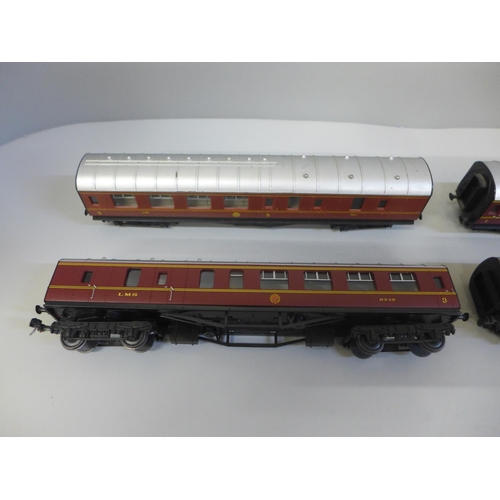 622 - A set of four Hornby Mk 1 00 gauge coaches