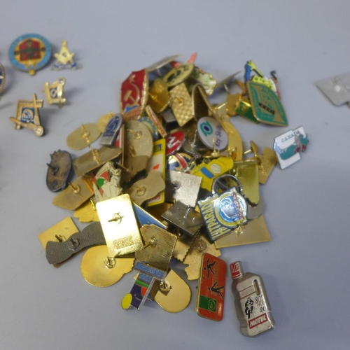 631 - Assorted vintage pin badges, various styles