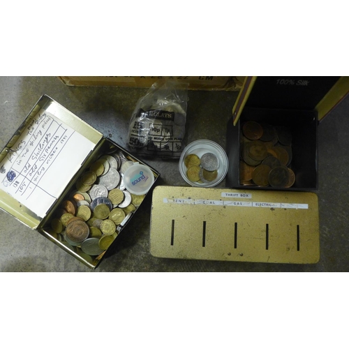 677 - A box of mixed British and foreign coins including Victorian and later bronze coinage, commemorative... 