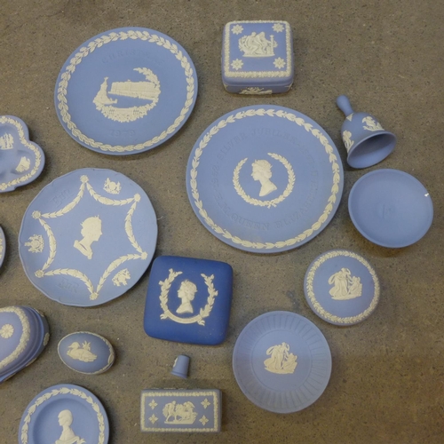 696 - Assorted Wedgwood Jasperware, plates and trinket boxes