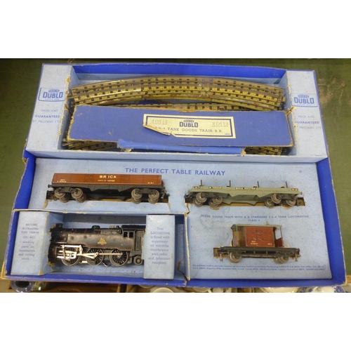 719 - A Hornby Dublo EDG18 electric train set, boxed