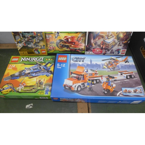 720 - Lego sets; 9441, 9442, 3843 (sealed), 3859 and Lego City 7686